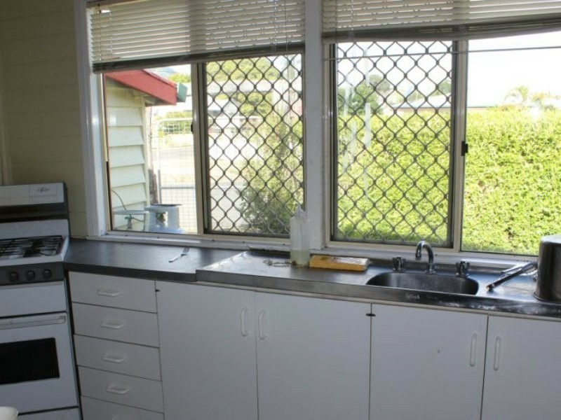 84 Heusman St, Mount Perry QLD 4671