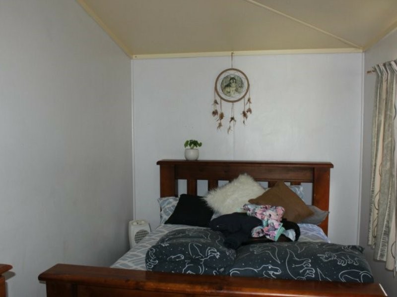 84 Heusman St, Mount Perry QLD 4671