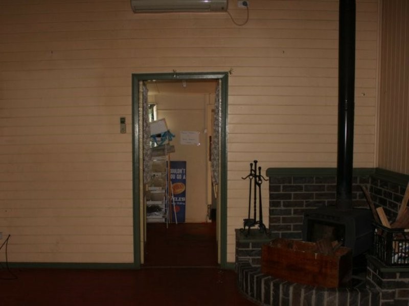 84 Heusman St, Mount Perry QLD 4671