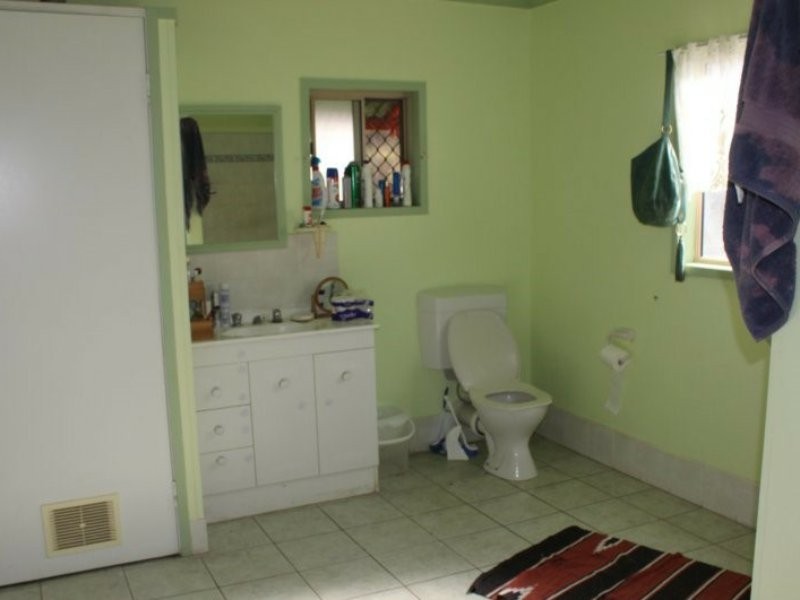 84 Heusman St, Mount Perry QLD 4671