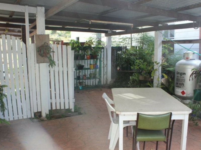 84 Heusman St, Mount Perry QLD 4671