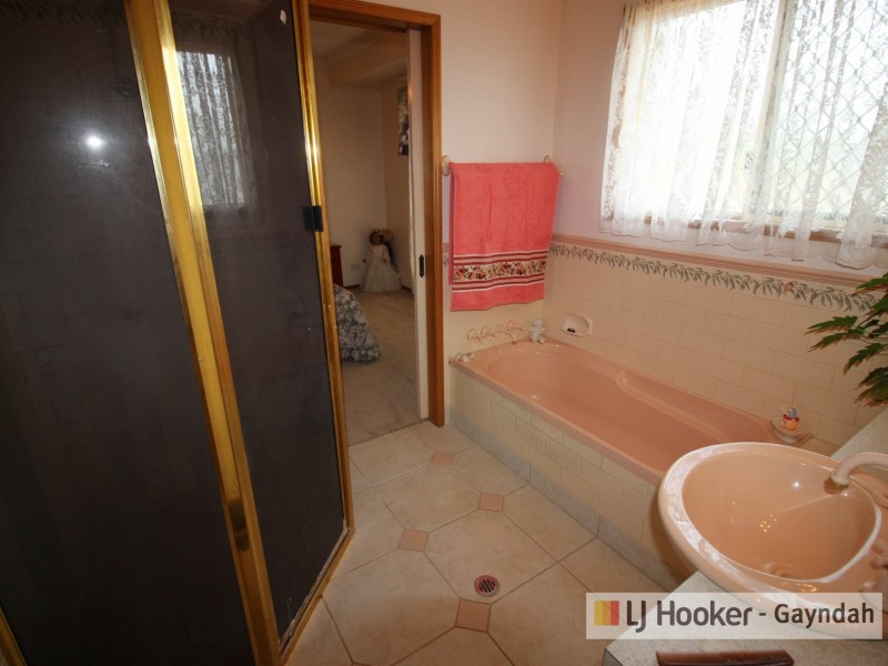 8 Richard Street, Biggenden QLD 4621