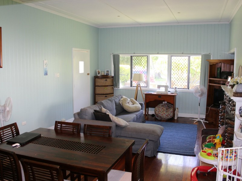 8 Cullen Avenue, Gayndah QLD 4625