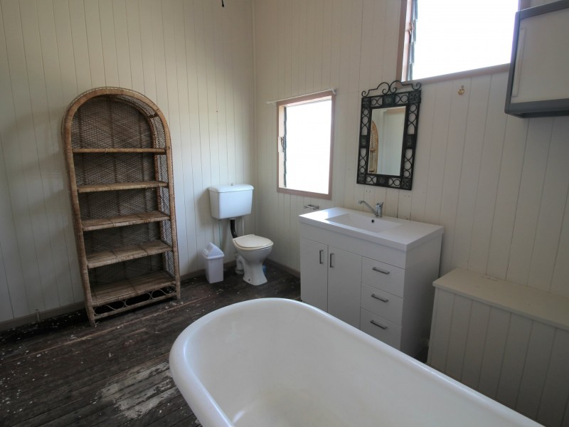 53 Warton Street, Gayndah QLD 4625