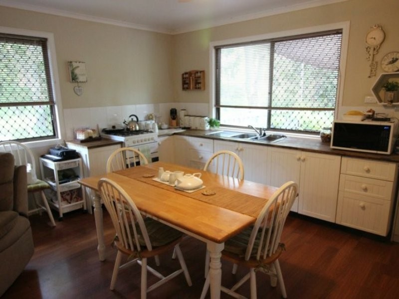 9 Donelly Street, Mount Perry QLD 4671