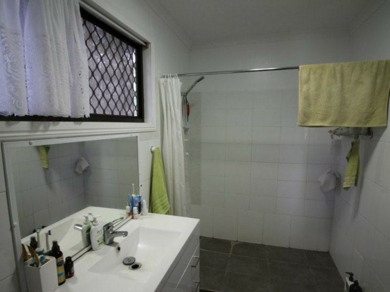 9 Donelly Street, Mount Perry QLD 4671