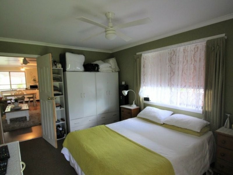 9 Donelly Street, Mount Perry QLD 4671