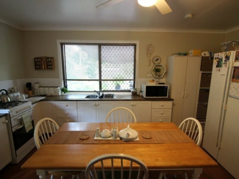 9 Donelly Street, Mount Perry QLD 4671