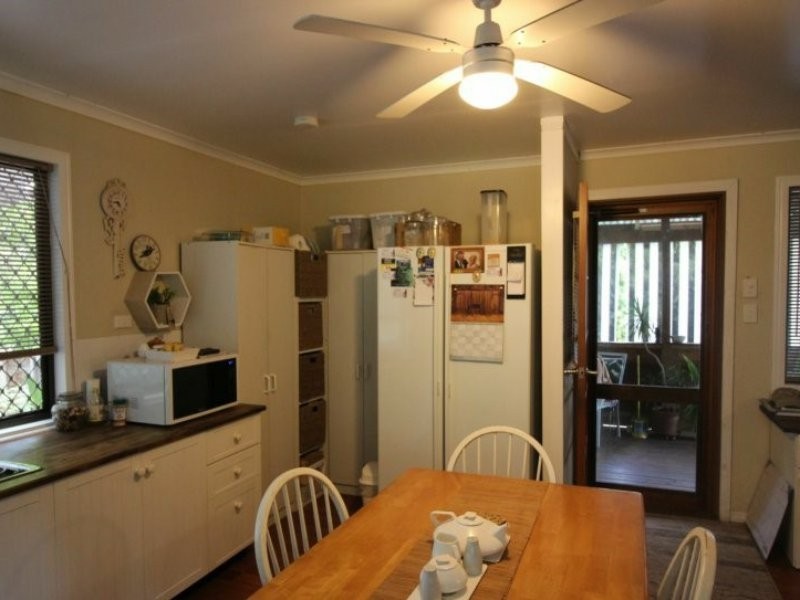 9 Donelly Street, Mount Perry QLD 4671