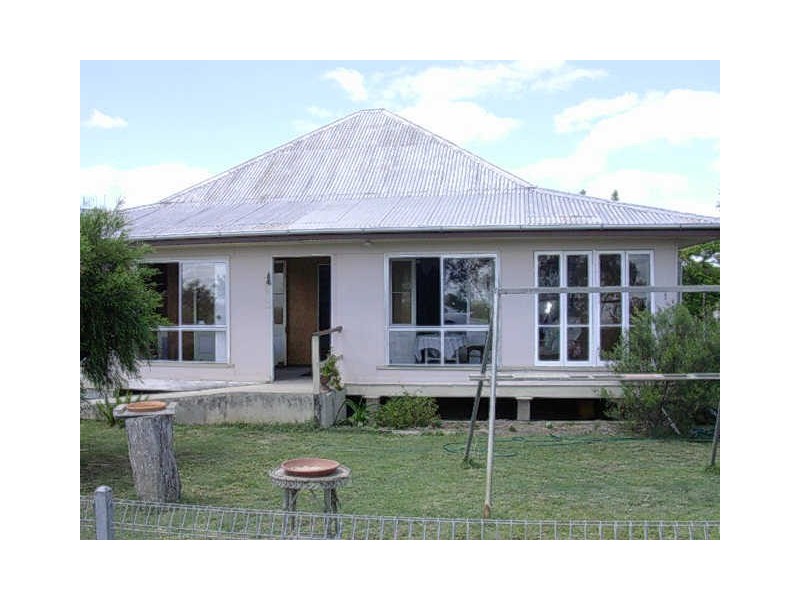 6 Adelong Street, Gayndah QLD 4625