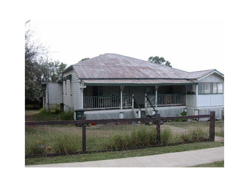 17 MOUNT ROSE STREET, Eidsvold QLD 4627