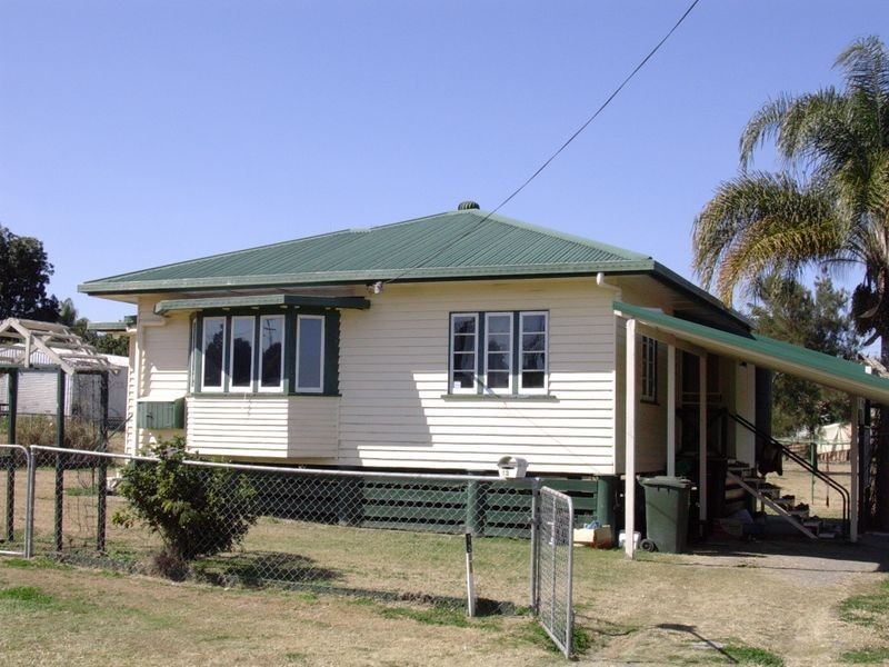 12 Boorunbeh St, Gayndah QLD 4625