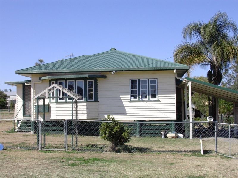 12 Boorunbeh St, Gayndah QLD 4625