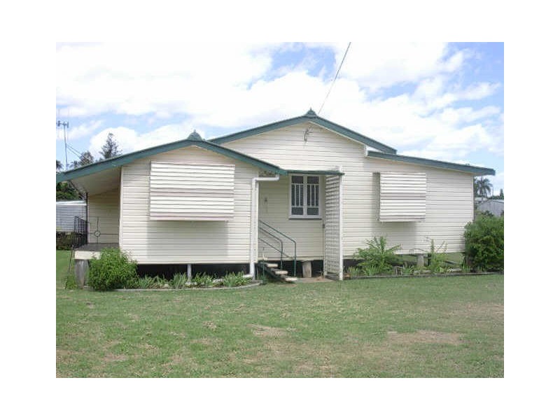 11 ARTHUR STREET, Gayndah QLD 4625