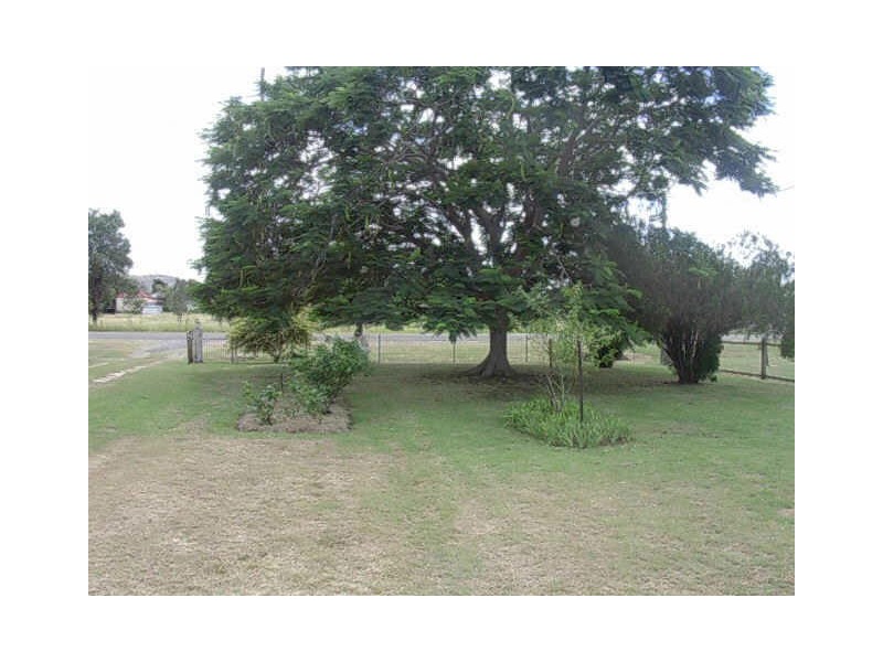 11 ARTHUR STREET, Gayndah QLD 4625