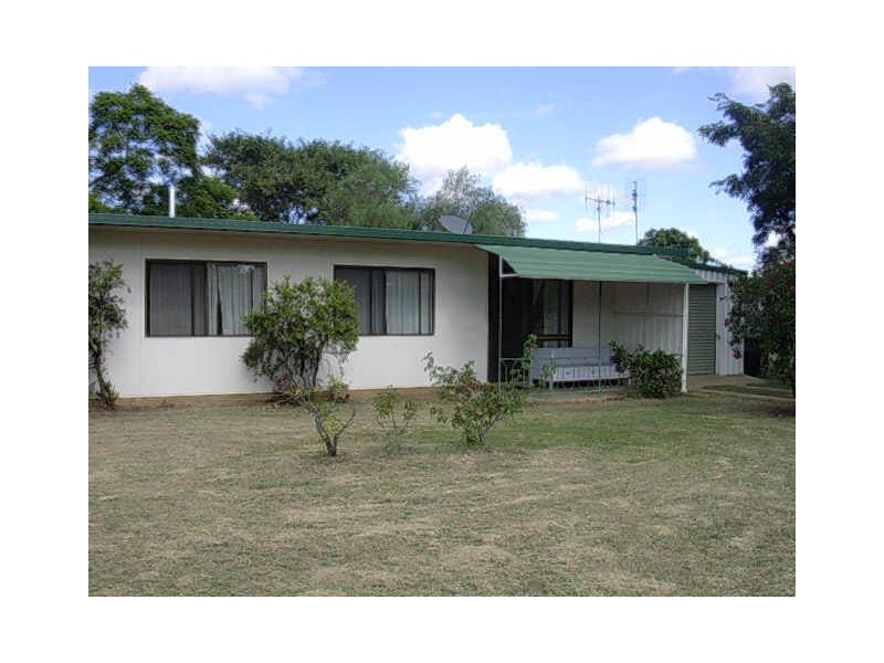 27 ARTHUR  STREET, Gayndah QLD 4625