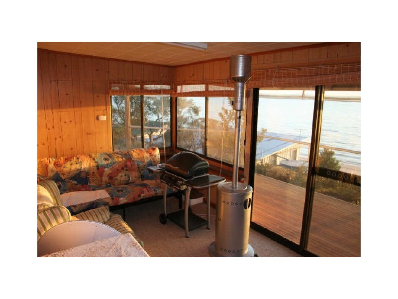 7 Harvey Crescent, Black Point SA 5571