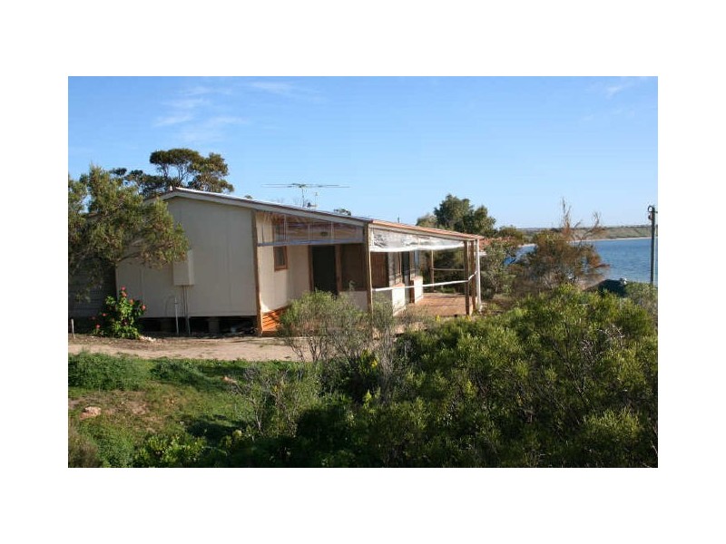 7 Harvey Crescent, Black Point SA 5571