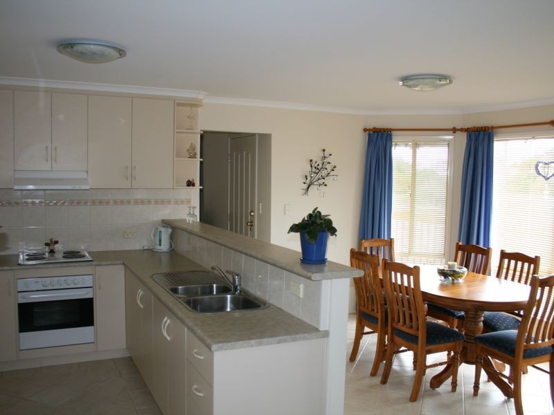 704 Black Point Drive, Black Point SA 5571