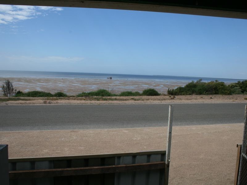 11 Yoolamardy Parade, Port Clinton SA 5570