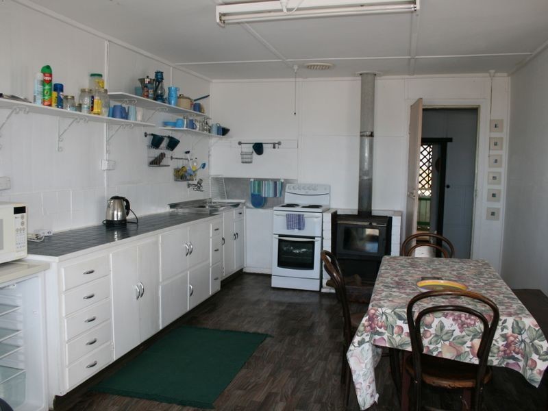 11 Yoolamardy Parade, Port Clinton SA 5570