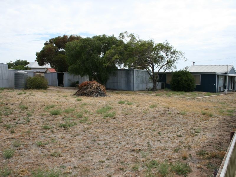 11 Yoolamardy Parade, Port Clinton SA 5570