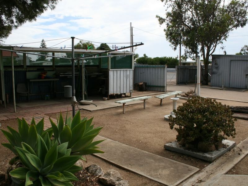 11 Yoolamardy Parade, Port Clinton SA 5570