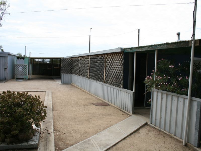 11 Yoolamardy Parade, Port Clinton SA 5570