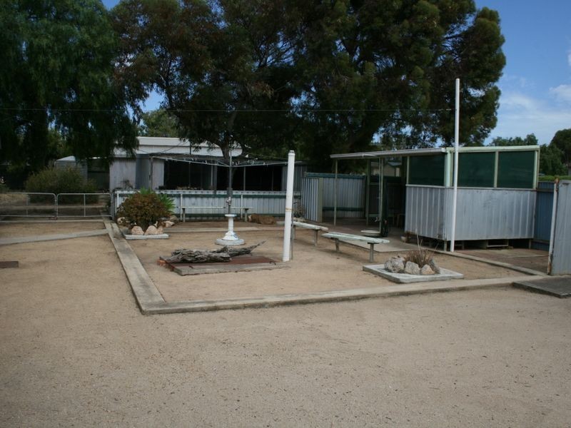 11 Yoolamardy Parade, Port Clinton SA 5570