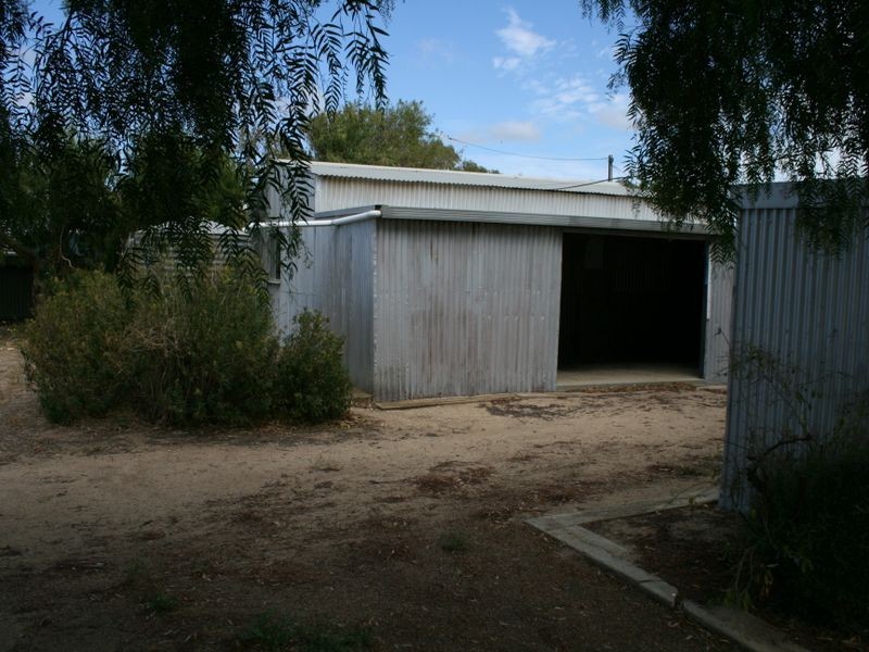 11 Yoolamardy Parade, Port Clinton SA 5570