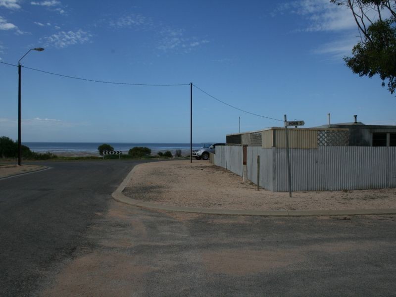 11 Yoolamardy Parade, Port Clinton SA 5570