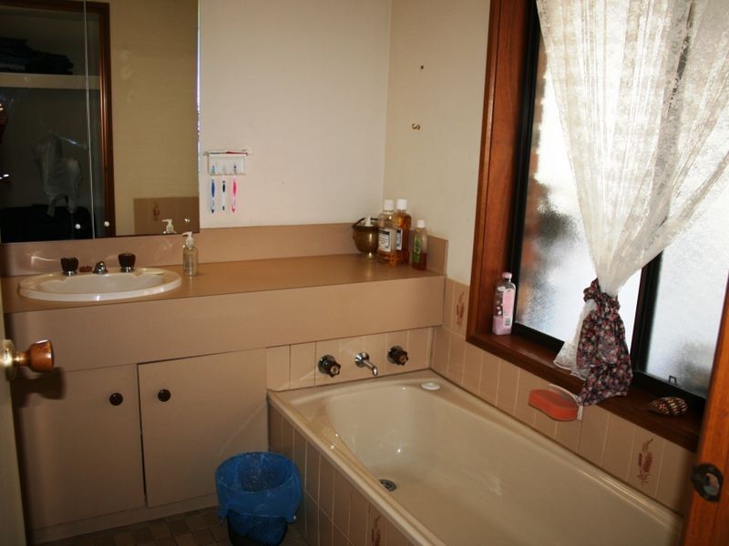 9 Annie Watt Street, Price SA 5570