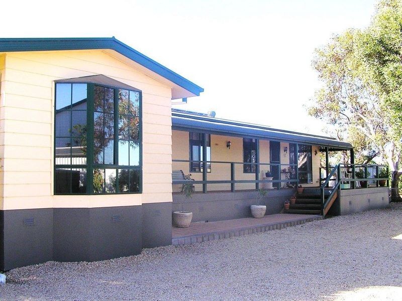 10 Barton Road, Tiddy Widdy Beach SA 5571