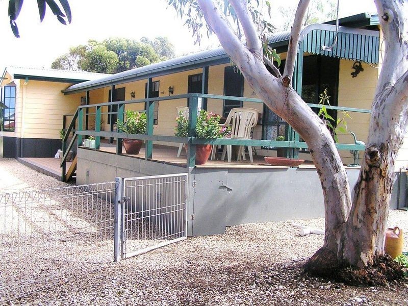 10 Barton Road, Tiddy Widdy Beach SA 5571