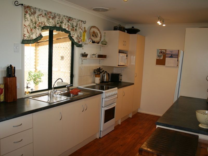 10 Barton Road, Tiddy Widdy Beach SA 5571