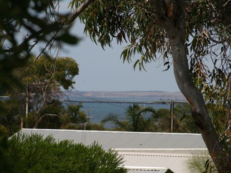 10 Barton Road, Tiddy Widdy Beach SA 5571