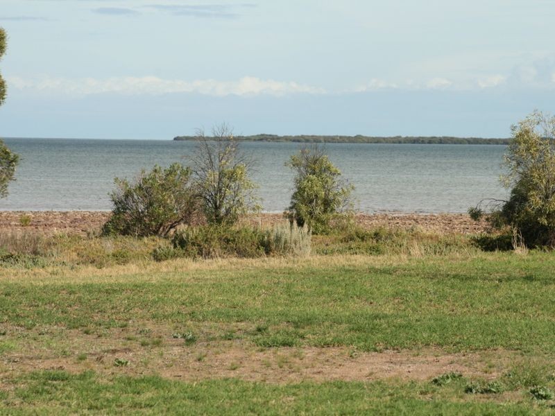 38 The Esplanade, Price SA 5570