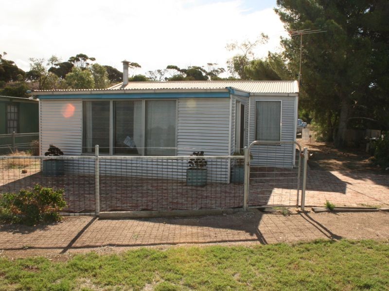 38 The Esplanade, Price SA 5570