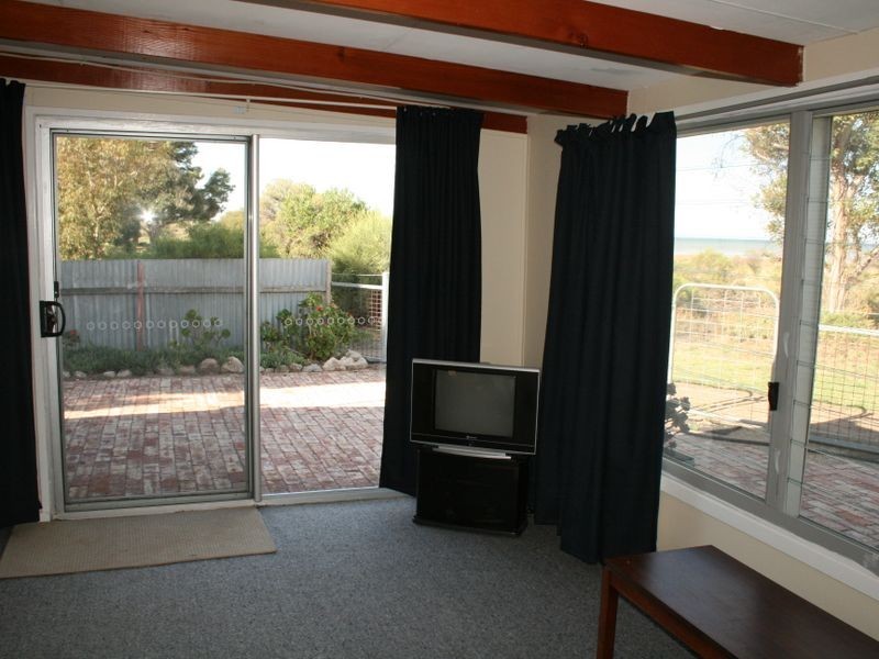 38 The Esplanade, Price SA 5570