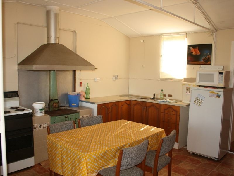 38 The Esplanade, Price SA 5570