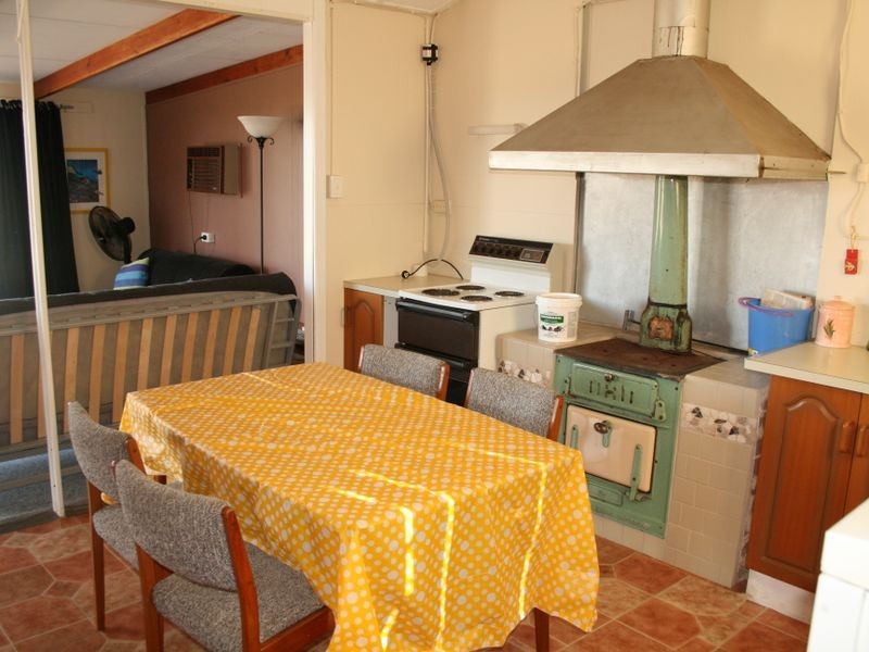 38 The Esplanade, Price SA 5570