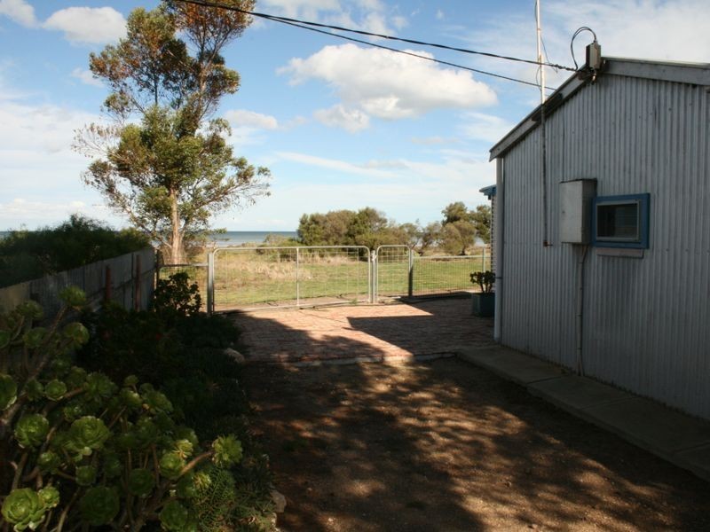 38 The Esplanade, Price SA 5570