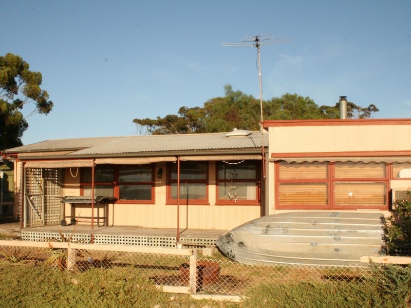 18 The Esplanade, Price SA 5570