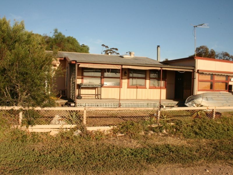 18 The Esplanade, Price SA 5570