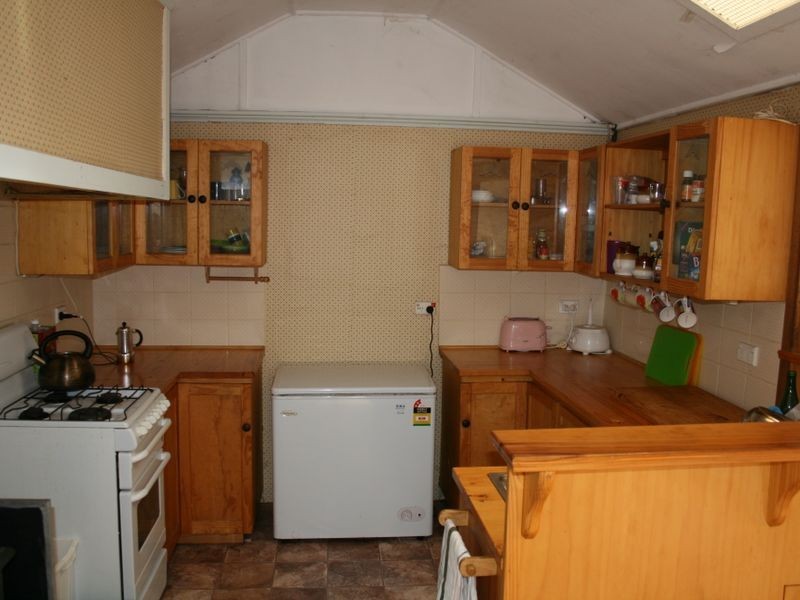 18 The Esplanade, Price SA 5570