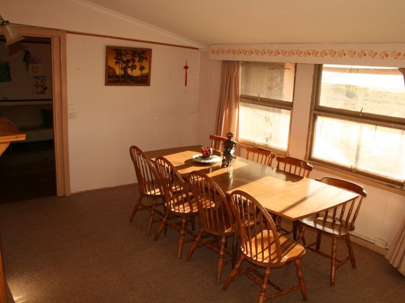 18 The Esplanade, Price SA 5570