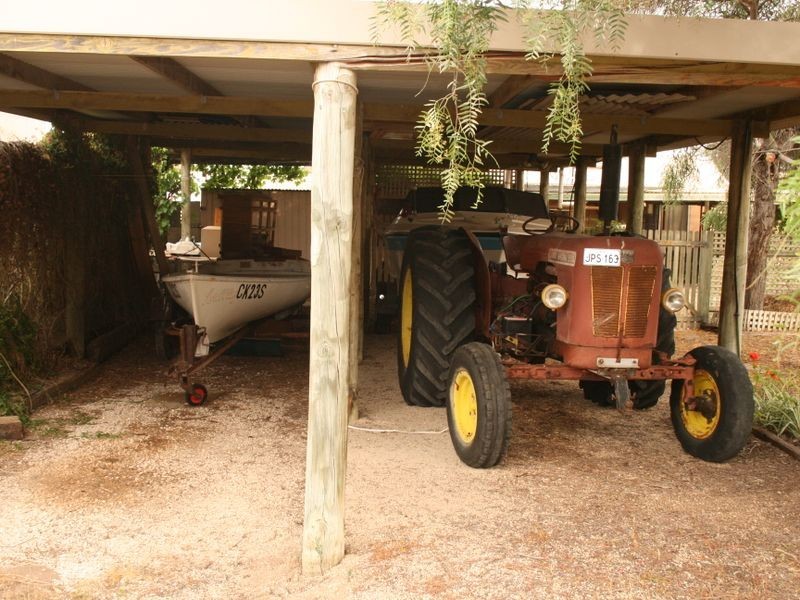 18 The Esplanade, Price SA 5570