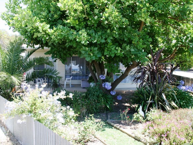 13 Beach Road, Pine Point SA 5571
