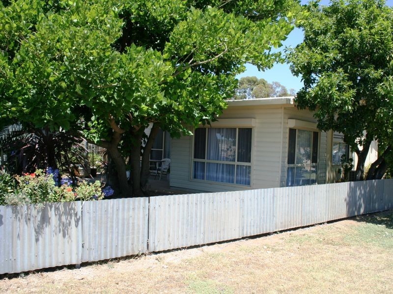 13 Beach Road, Pine Point SA 5571
