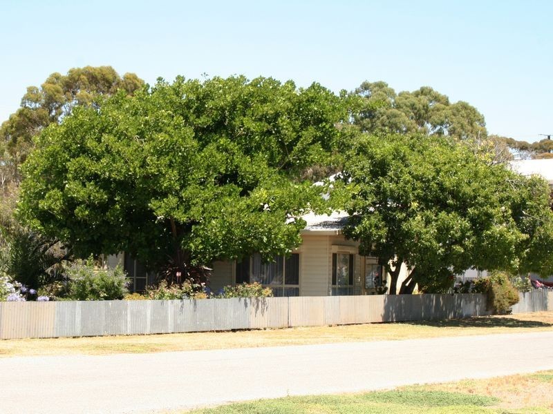 13 Beach Road, Pine Point SA 5571